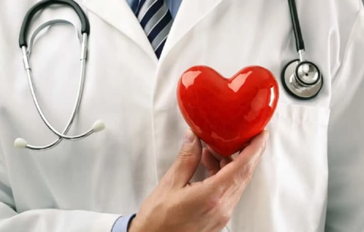 День медика та День працівників торгівлі в Україні: що ще відзначають сьогодні