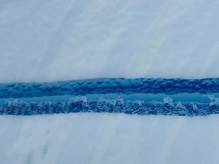 Ukrainian polar explorers filmed a unique "iceberg-sandwich": what is known about it