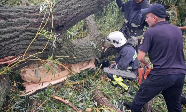 Bad weather in Odesa region: teenager died, four children injured