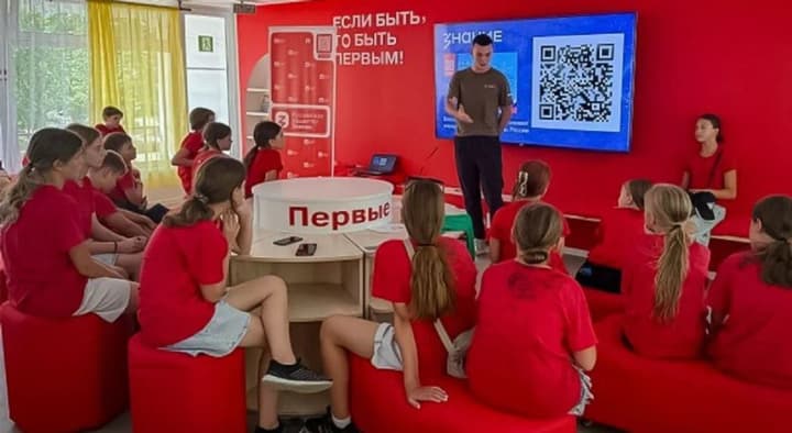 "Volunteer Company": Russia brought in a hundred propagandists to work with children in the occupied territories - CNS