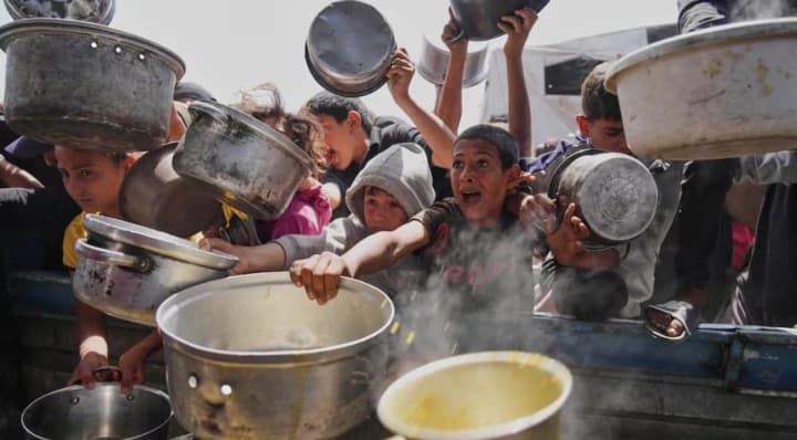 Франція проведе повітряну доставку гуманітарної допомоги в Газу