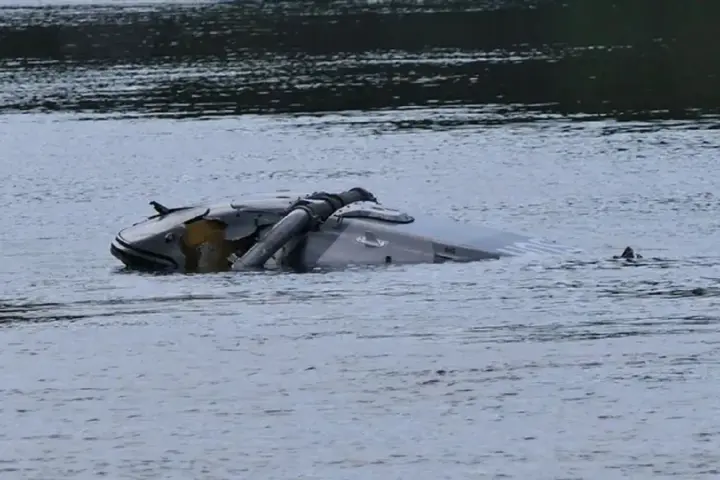 У Німеччині літак Бундесверу впав у річку: дві людини загинули, ще одна вважається зниклою безвісти