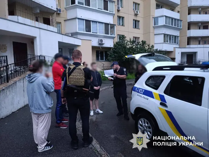 На столичной Троещине произошла стрельба из-за замечания о парковке: есть раненый, стрелка задержали