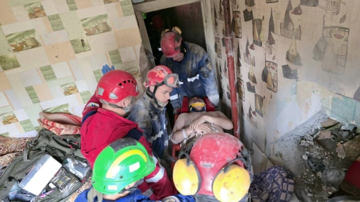 Man rescued from under rubble of destroyed entrance in Kyiv after Russian attack - Ministry of Internal Affairs