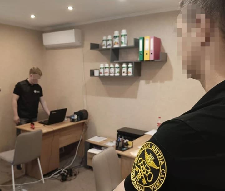 Постачали фальшиві пестициди CORAGEN до країн ЄС: трьом чоловікам повідомили про підозру у шахрайстві на понад 200 млн гривень