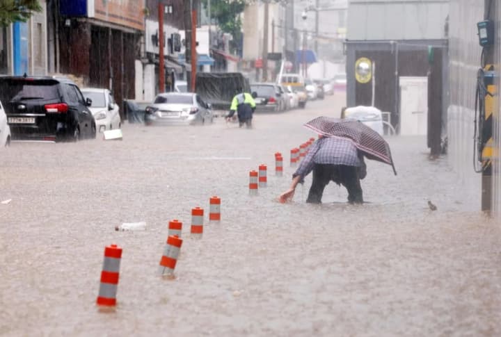 Deadly Rains in China: Dozens Dead and Missing, Beijing Authorities Admit Unpreparedness for Bad Weather