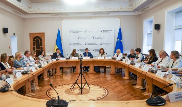 Омбудсмен озвучил, сколько украинцев в этом году получили статус лица, пострадавшего от торговли людьми