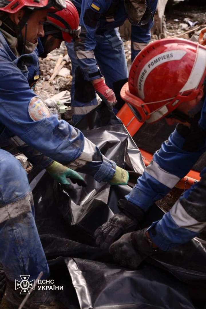 В Киеве число жертв российской атаки возросло до 15