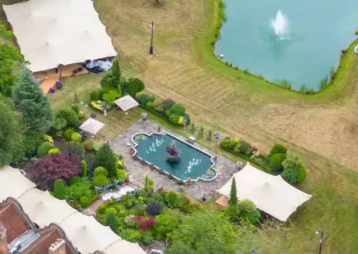 Оззі Осборна поховали у саду його особняка в Англії