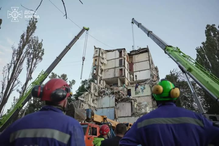 Уряд готує рішення для пришвидшення відновлення житла після атак рф