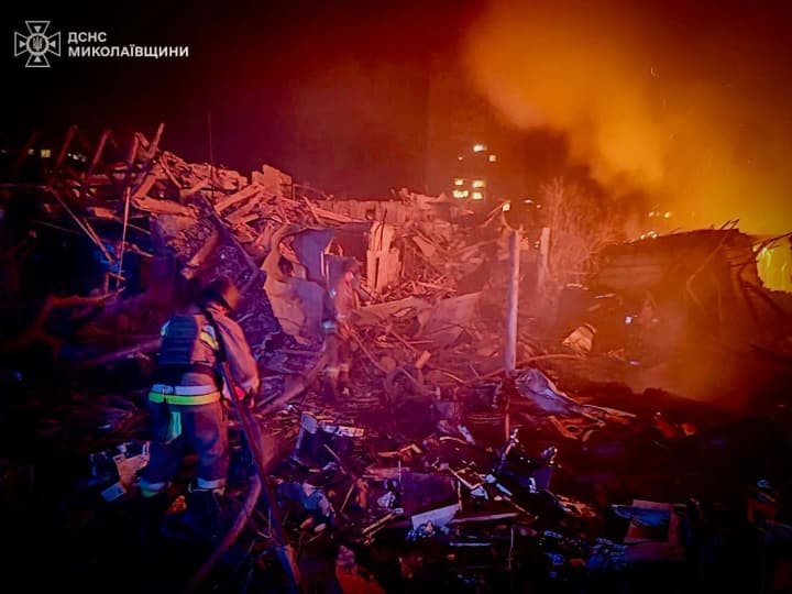 Россия нанесла ракетный удар по жилому микрорайону Николаева, есть пострадавшие: в ГСЧС показали последствия