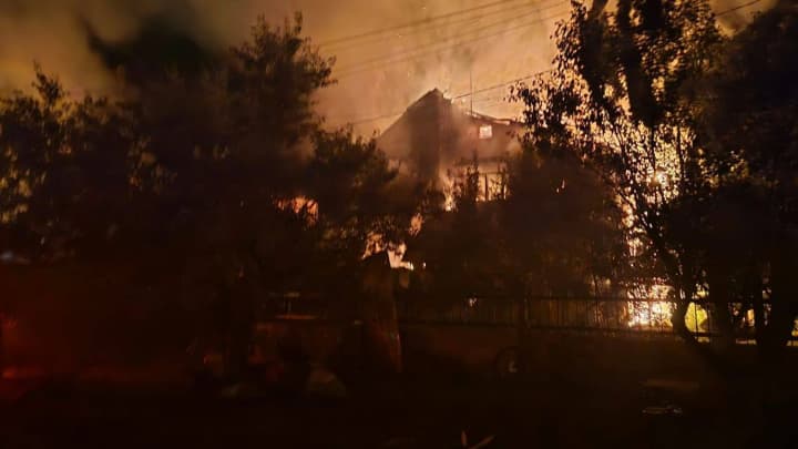 Russians attacked Balakliia: over 10 residential buildings are on fire, there are casualties