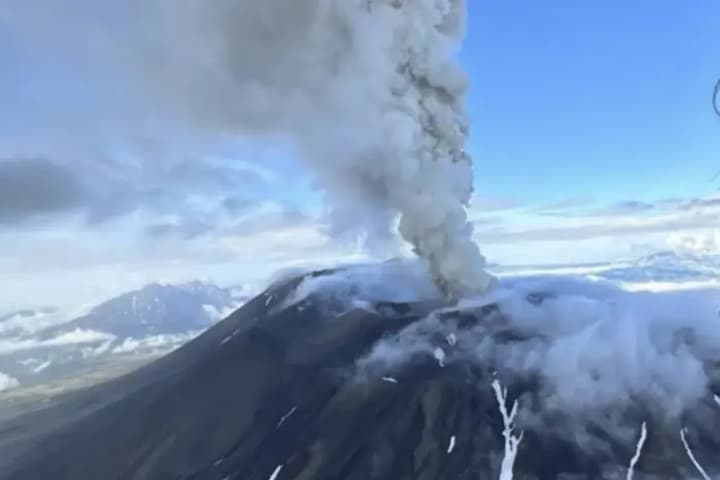 Вперше за 600 років на камчатці сталося виверження вулкана крашенінникова