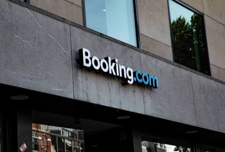 Понад 10 000 готелів вимагають компенсації від Booking.com
