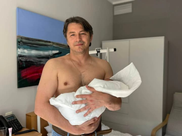 Вчетверте став батьком: Сергій Притула поділився зворушливою світлиною з новонародженим сином