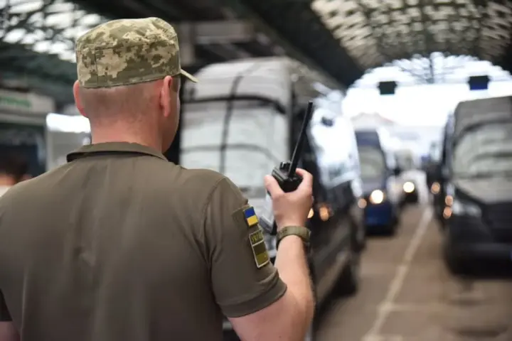 Due to a malfunction at the Krakovets checkpoint, cars and buses are not being processed for exit, queues have increased - border guards