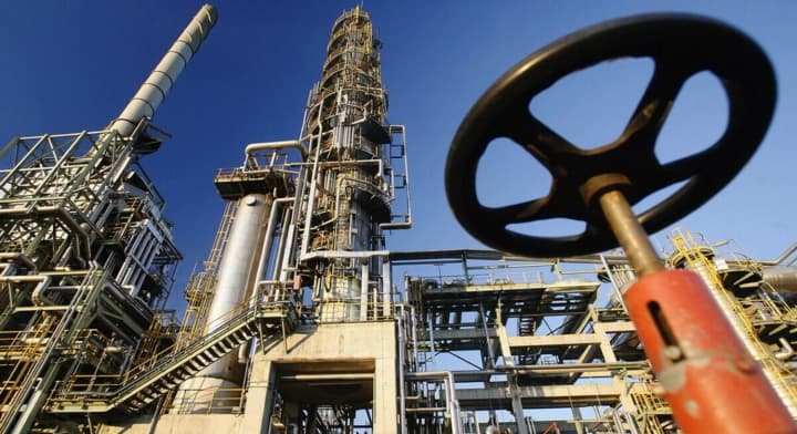 Индийская нефтяная компания приобрела 7 млн баррелей нефти из США и Ближнего Востока после паузы в закупках из РФ - Reuters