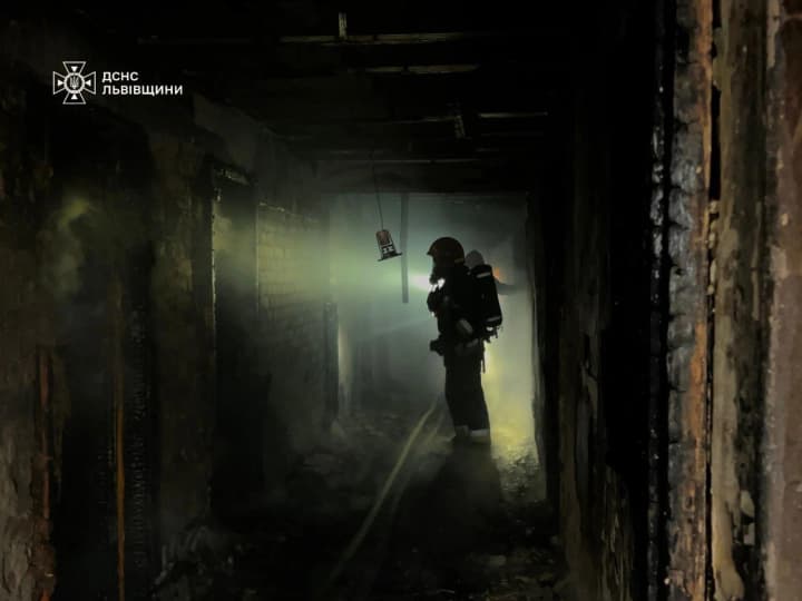 Fire extinguished in a hotel in Lviv: 11 people rescued