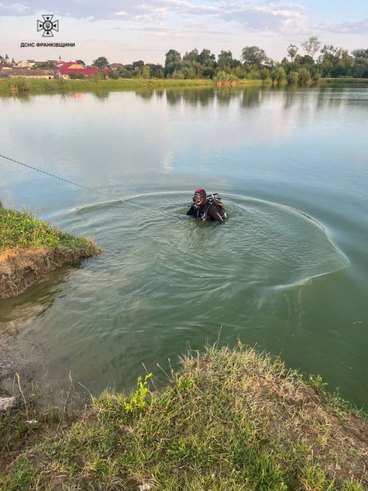 Water tragedy: a teenager's body was recovered from a lake in Frankivsk region
