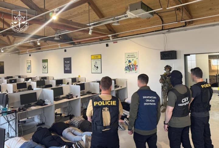 Another "call center" uncovered in Uzhhorod: millions extorted from foreigners using a crypto scheme