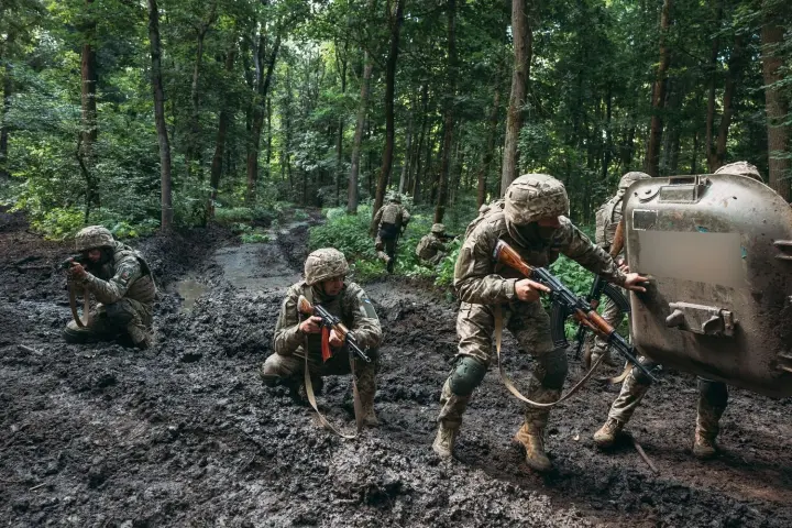Генштаб про ситуацію на фронті: відбулося 113 бойових зіткнень, ворог запустив 1531 дрон-камікадзе за добу