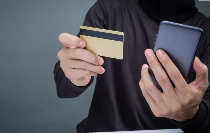 В Україні поширюється фейкова розсилка від імені "Укрпошти": шахраї виманюють дані через SMS