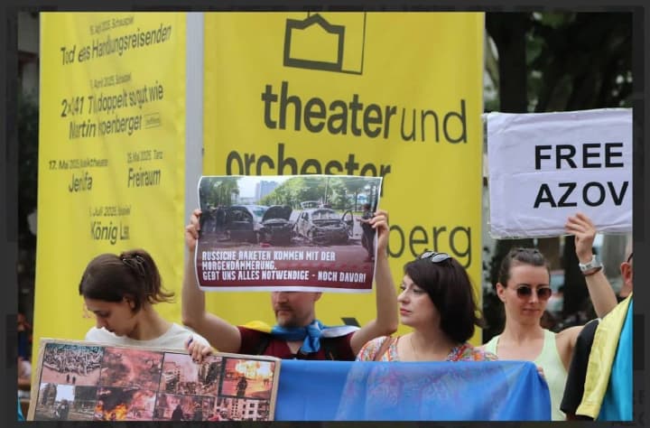 "Закройте небо над Украиной": в европейских столицах прошли акции украинской громады