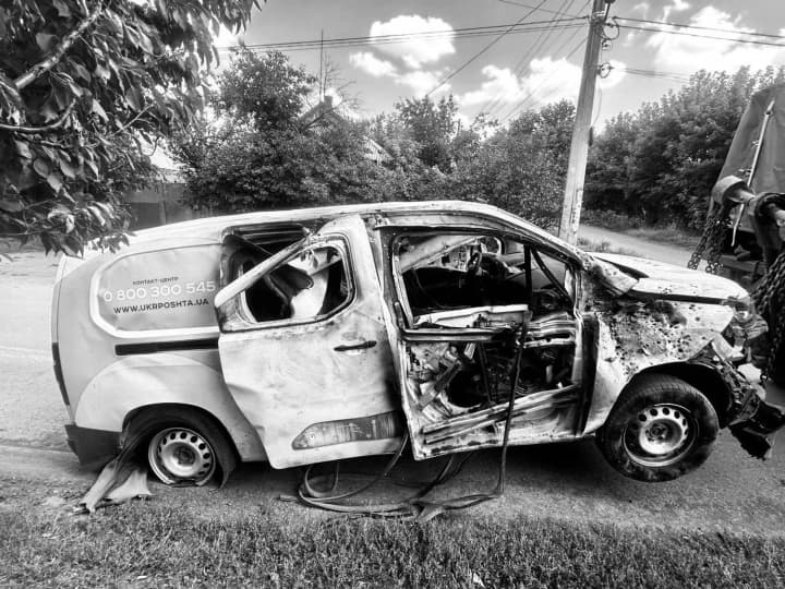 Enemy drone hit a car: Ukrposhta employee killed, another wounded in Donetsk region as a result of shelling