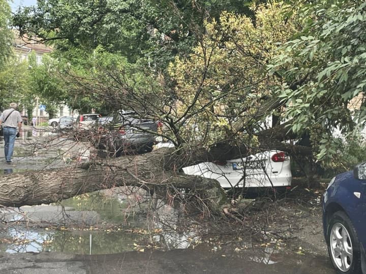 Downpour in Kyiv on August 6: where traffic was blocked, photos and videos
