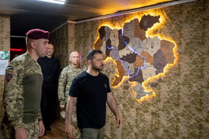 Зеленський доручив купувати пікапи для військових за принципом придбання дронів