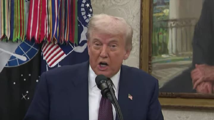 "Є дуже велика ймовірність, що так і буде": Трамп про зустріч із путіним та Зеленським