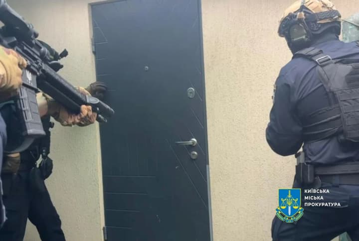 14 searches and an arrested Ukrainian in Moldova: a 2-million fraud scheme wit cars from the US uncovered