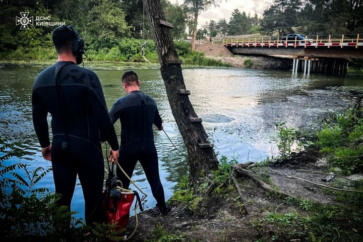 Відпочинок на Київщині обернувся трагедією: юнак потонув, стрибнувши в канал