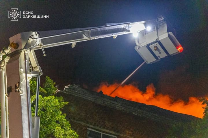 В ночной атаке рф дронами на Харьков пострадали супруги: показали последствия