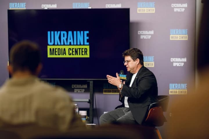 В Минобразования прокомментировали слухи о том, что лучшие абитуриенты выбирают иностранные вузы