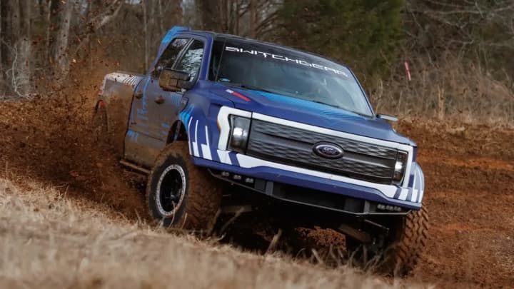 Ford знову відклав випуск нових електричних пікапа та фургона