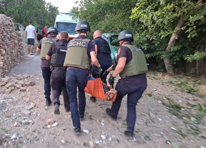 The enemy shelled Nikopol: a woman was killed, a man was also wounded