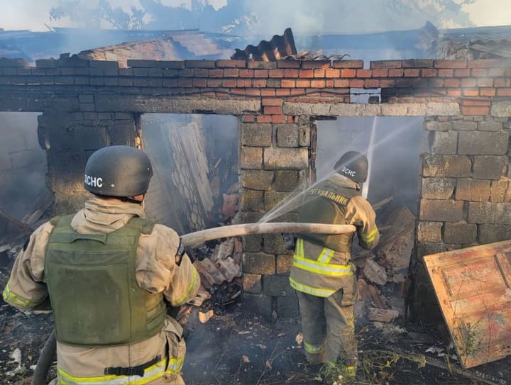 Russia struck Dnipro with missiles in the morning: three wounded, destroyed buildings and cars