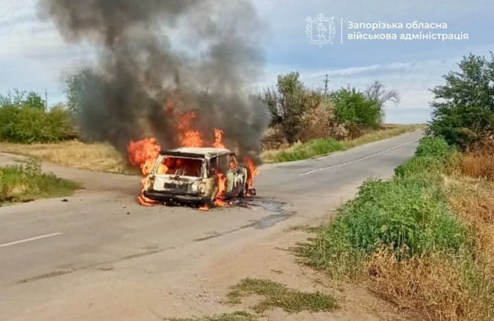 На Запоріжжі окупанти скинули вибухівку на цивільне авто, загинули люди
