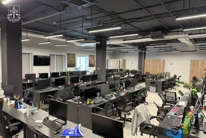 Кожен налічував близько 250 "робочих місць": у Дніпрі викрили ще одну мережу шахрайських колцентрів