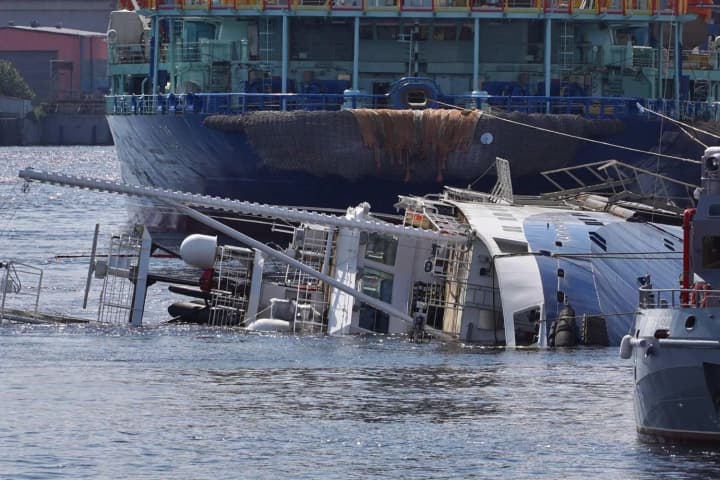 Тонув всю ніч: у росії пішов під воду буксир “Капітан Ушаков”