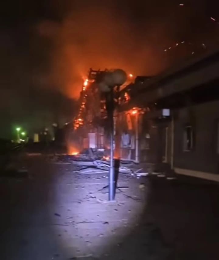 Оккупанты обстреляли железнодорожный вокзал в городе Синельниково на Днепропетровщине