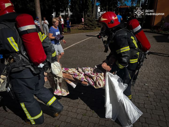 Під Львовом сталася пожежа у пансіонаті для літніх людей