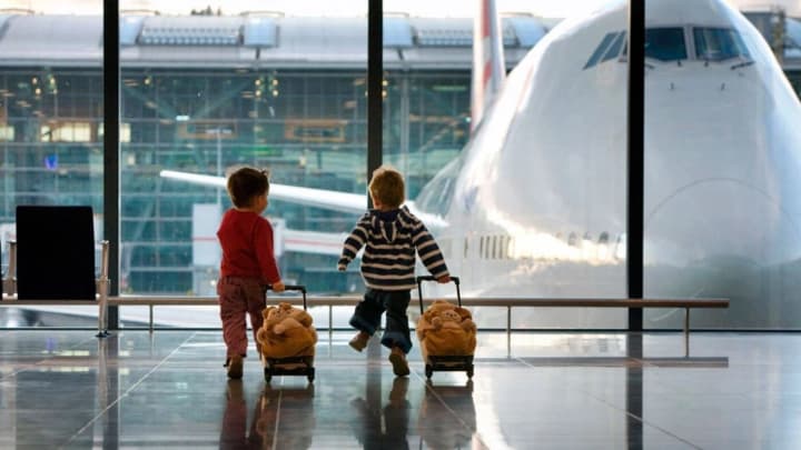 How to travel comfortably and safely by plane with infants