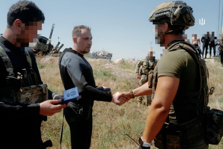 Budanov inspected positions and gas production platform in the Black Sea on Snake Island