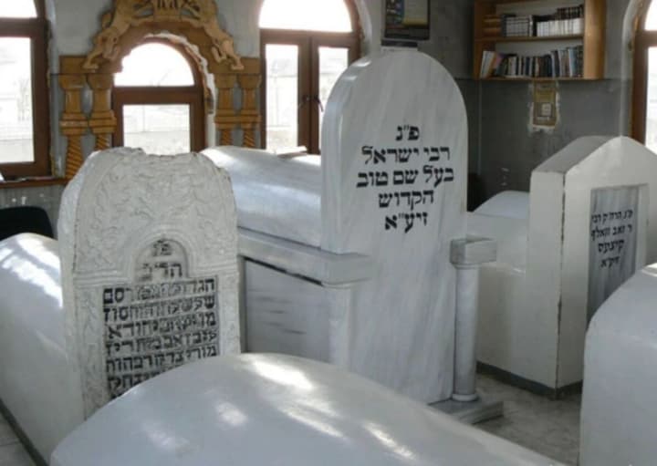 На Хмельнитчине община вернула себе часть Еврейского некрополя, где похоронен основатель хасидизма