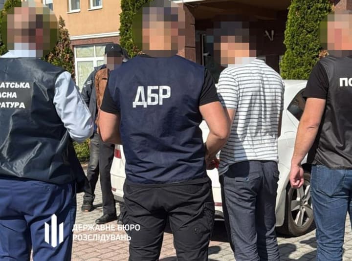 На Закарпатті судитимуть митника та правоохоронця, які організували схему незаконного виїзду чоловіків