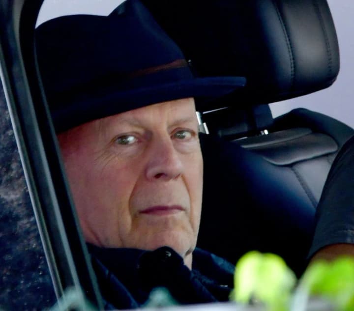 Брюс Уиллис скрывал симптомы болезни на съемках - жена актера