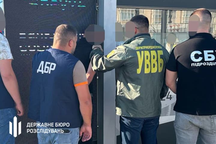 На Закарпатті перекрили "стежку" через кордон: правоохоронець за 6 тис. доларів переправляв чоловіків до Словаччини