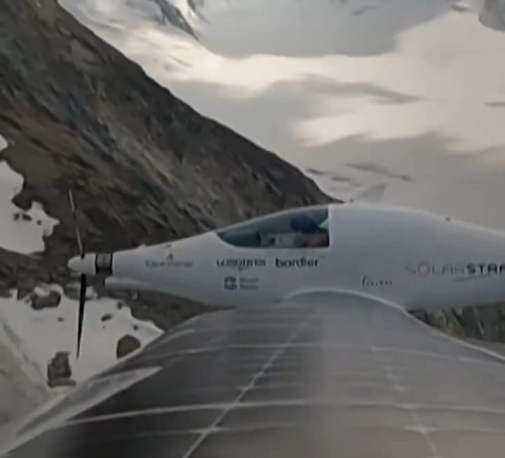 Швейцарський пілот встановив унікальний рекорд висоти польоту на електролітаку